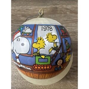 VTG 3 3/4" Round SATIN BALL 1978 SNOOPY, WOODSTOCK Christmas Ornament